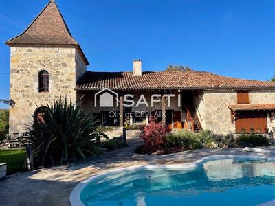 Maison - 300 m² - 8 pièces