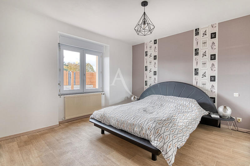 Maison - 210 m² - 6 pièces