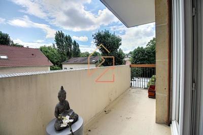 Studio - 98 m² - 4 pièces