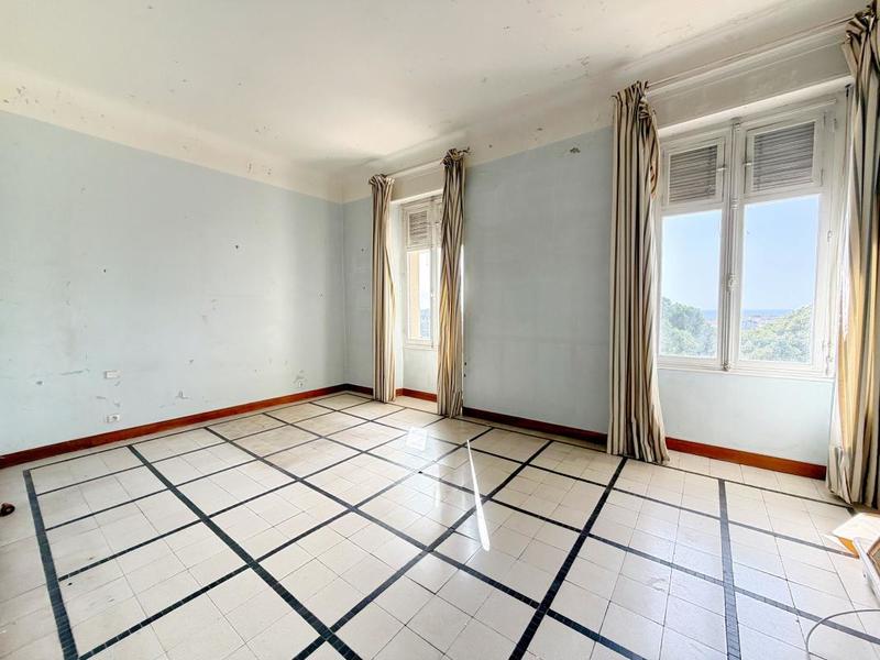 Appartement bourgeois - 174 m² - 6 pièces