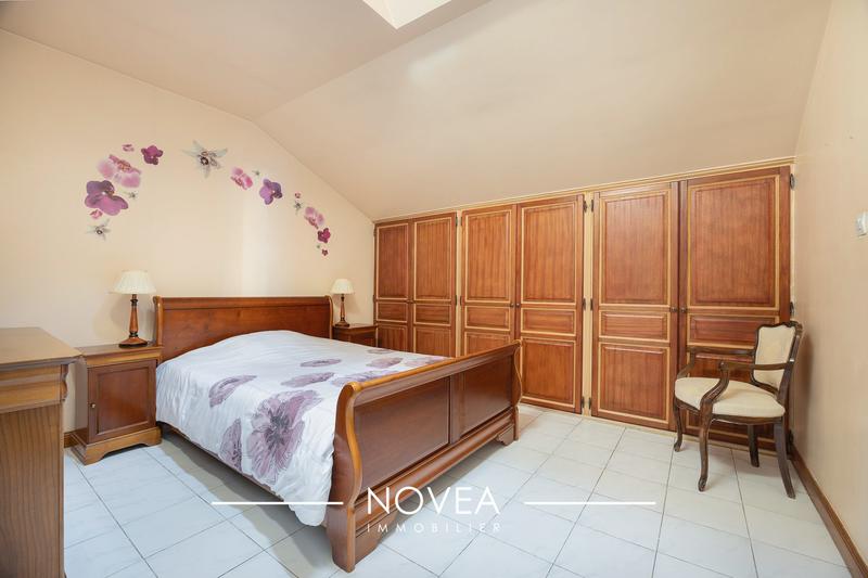 Maison - 270 m² - 5 pièces