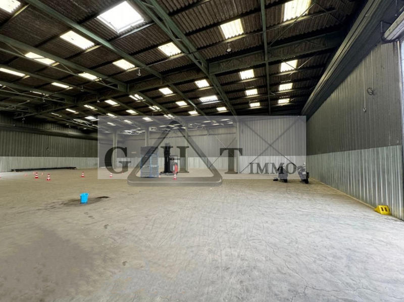 Entrepôt - 1 650 m²