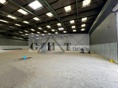 Entrepôt - 1 650 m²