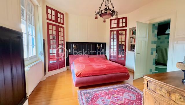 Demeure - 320 m² - 12 pièces