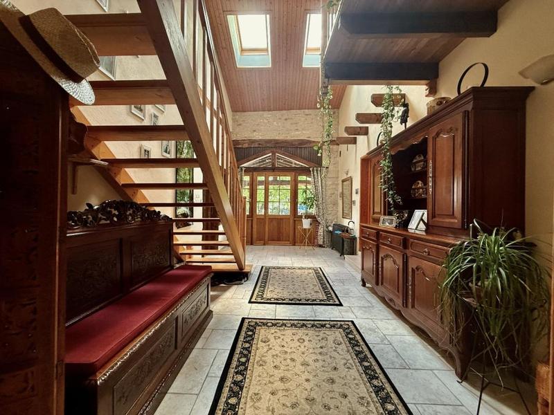 Propriété - 214 m² - 8 pièces