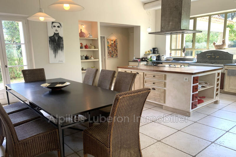 Maison - 260 m² - 7 pièces