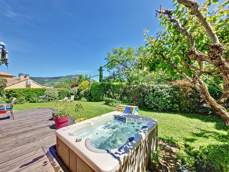 Maison - 95 m² - 5 pièces