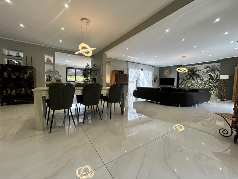 Maison - 217 m² - 5 pièces