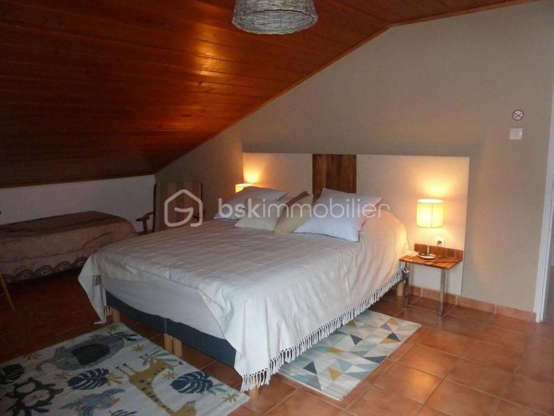 Villa - 246 m² - 9 pièces