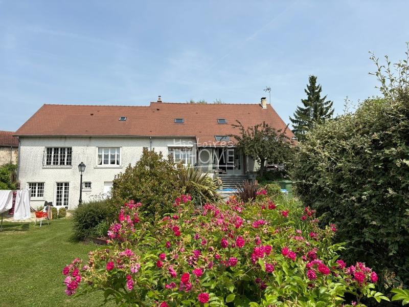 Maison - 250 m² - 8 pièces