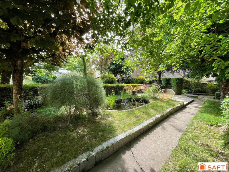 Maison - 270 m² - 8 pièces