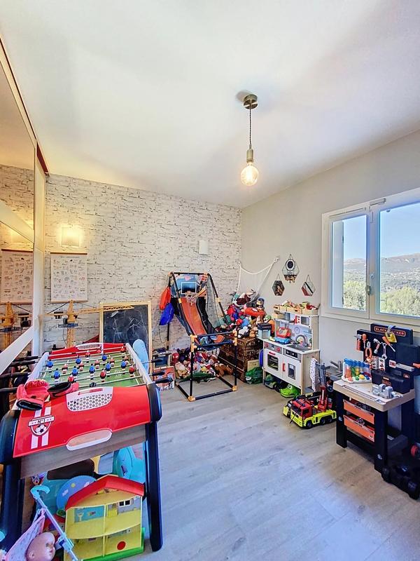 Maison - 265 m² - 7 pièces