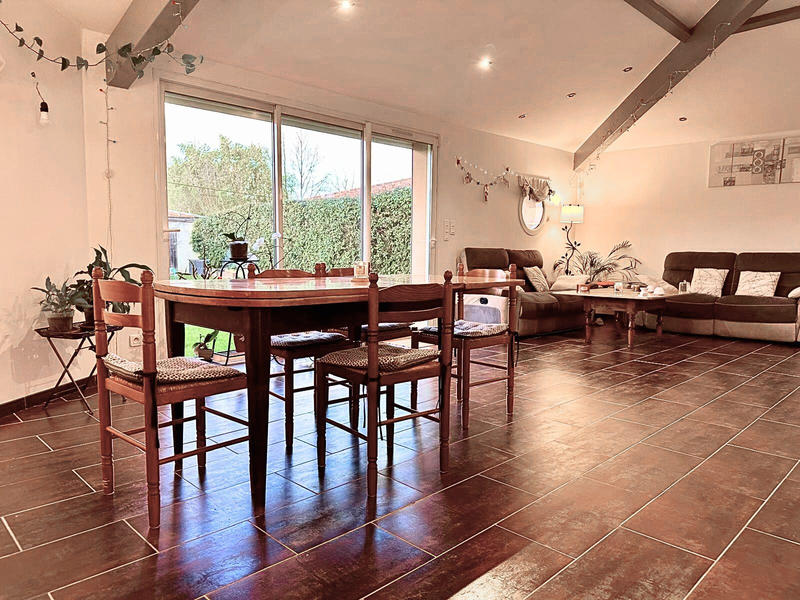 Maison - 170 m² - 9 pièces