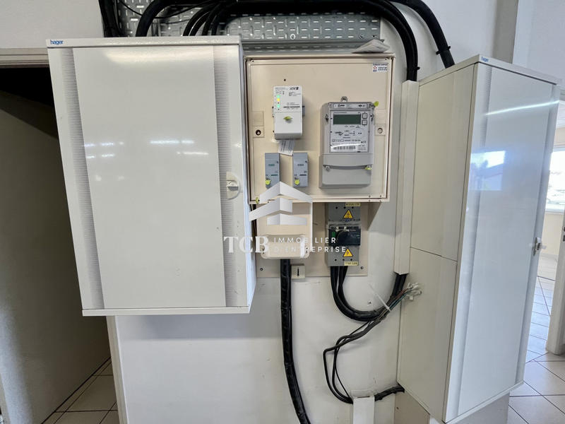 Local d'activités - 408 m²