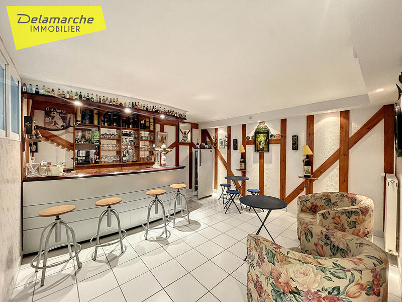Maison - 303 m² - 9 pièces