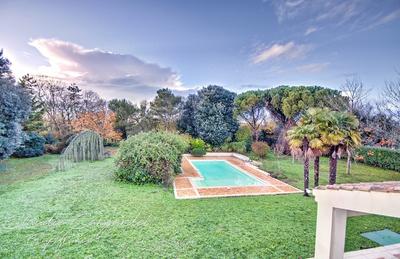 Propriété - 252 m² - 7 pièces