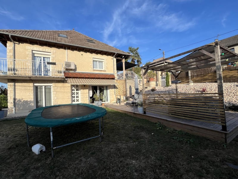 Maison - 220 m² - 9 pièces