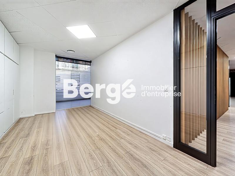 Local commercial - 147 m² - 8 pièces