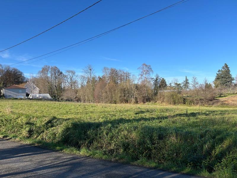 Terrain constructible - 1 796 m²