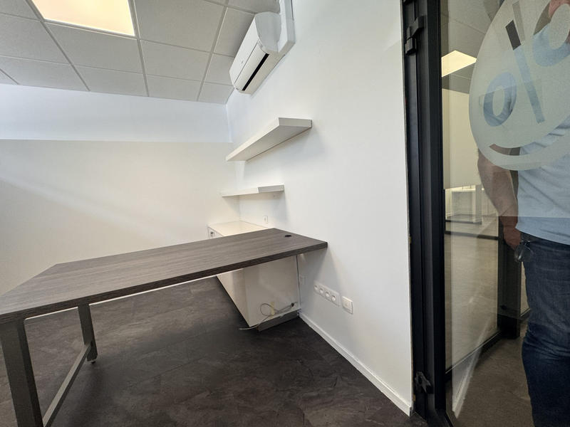 Bureau - 200 m² - 8 pièces