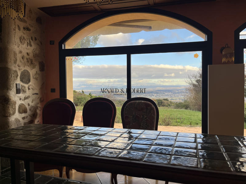 Villa - 211 m² - 8 pièces