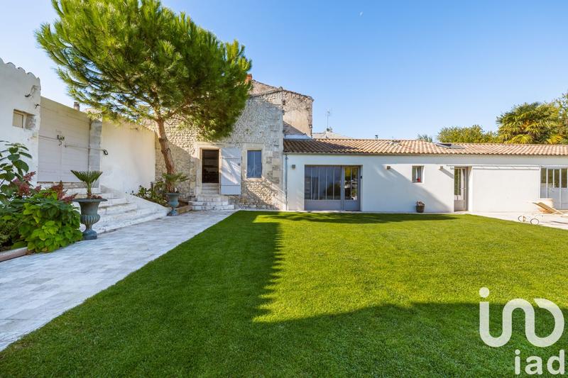 Maison - 300 m² - 7 pièces