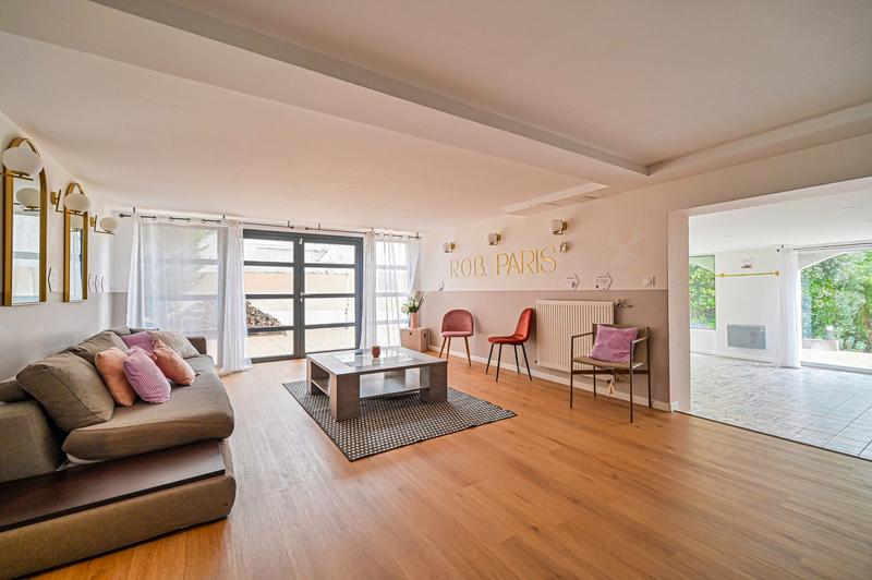 Maison - 418 m² - 9 pièces