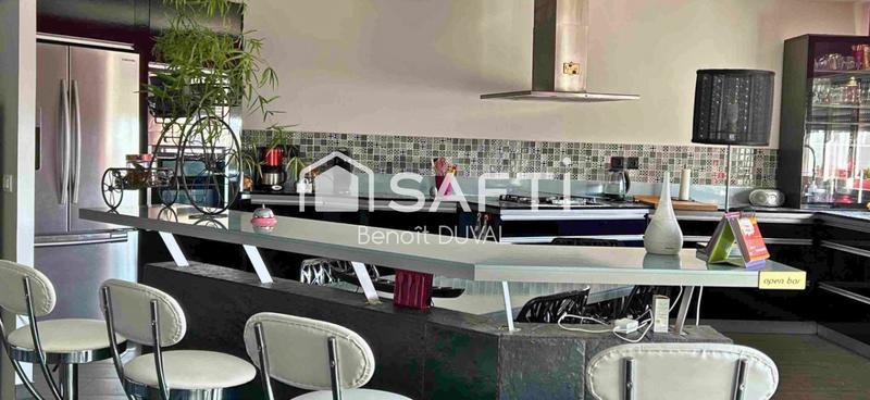 Maison - 186 m² - 8 pièces