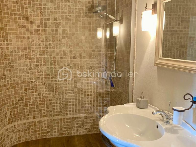 Demeure - 337 m² - 12 pièces