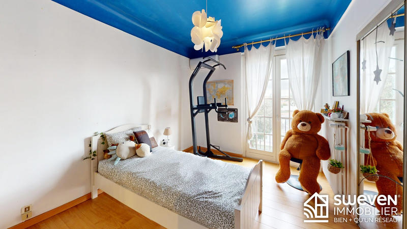 Maison traditionnelle - 220 m² - 7 pièces