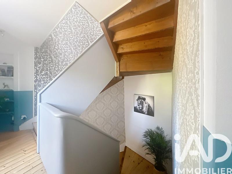 Maison - 247 m² - 9 pièces