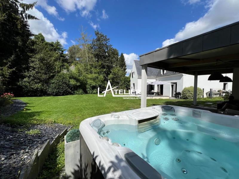 Maison - 210 m² - 10 pièces