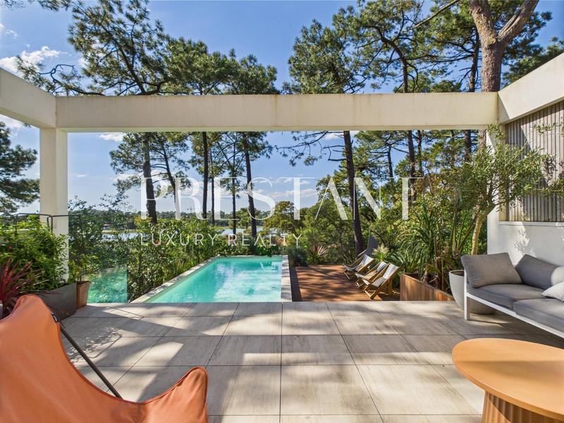 Maison - 290 m² - 10 pièces