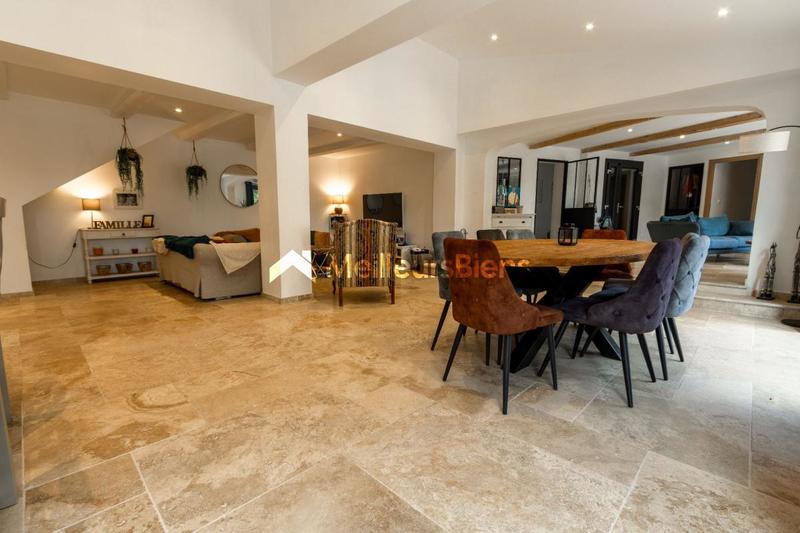 Propriété - 258 m² - 8 pièces