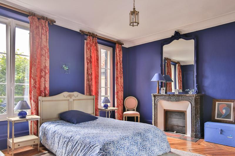 Maison - 330 m² - 10 pièces