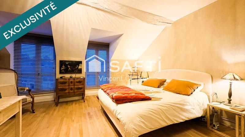 Maison - 235 m² - 8 pièces