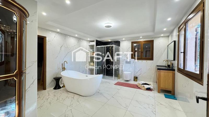 Maison - 659 m² - 8 pièces