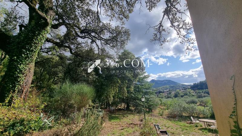 Propriété - 450 m² - 16 pièces