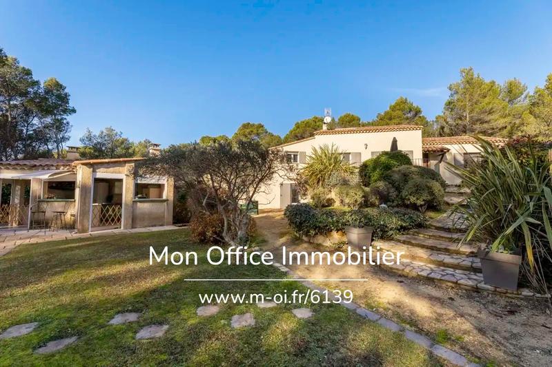 Maison traditionnelle - 107 m² - 4 pièces