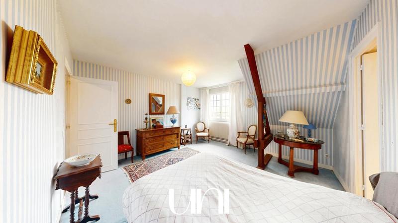 Maison - 270 m² - 8 pièces