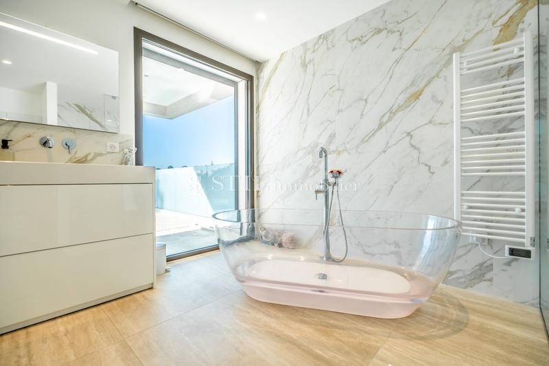 Villa - 297 m² - 8 pièces