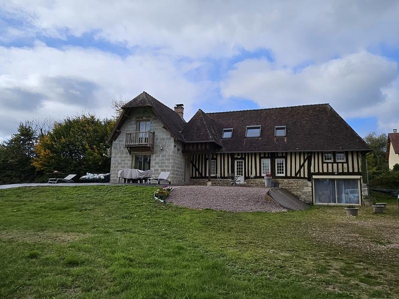 Maison - 143 m² - 9 pièces