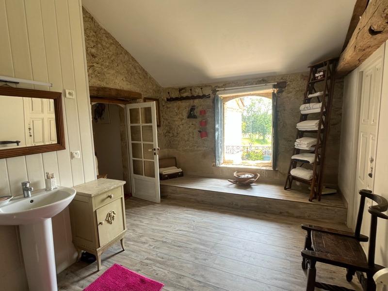 Maison - 310 m² - 8 pièces