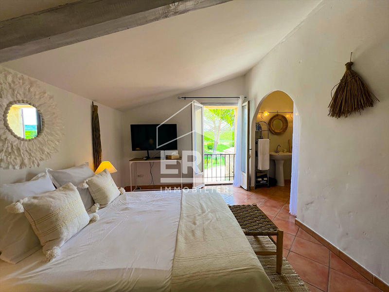 Maison - 340 m² - 12 pièces