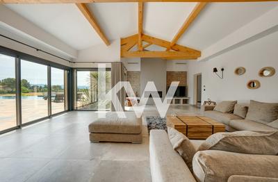 Maison - 350 m² - 8 pièces