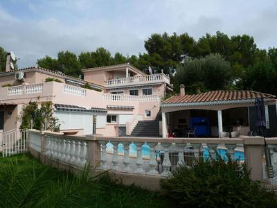 Demeure - 252 m² - 6 pièces