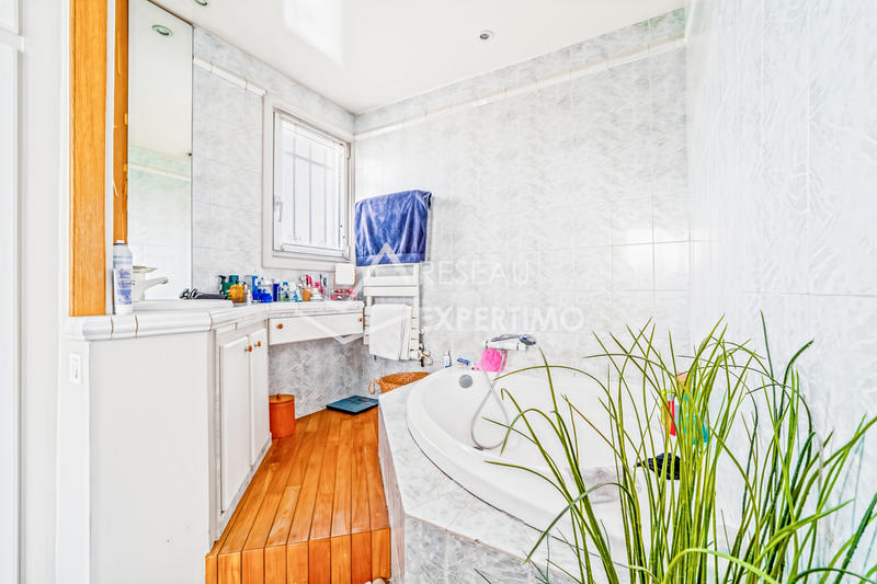 Maison - 206 m² - 9 pièces