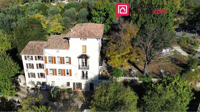 Maison - 378 m² - 7 pièces