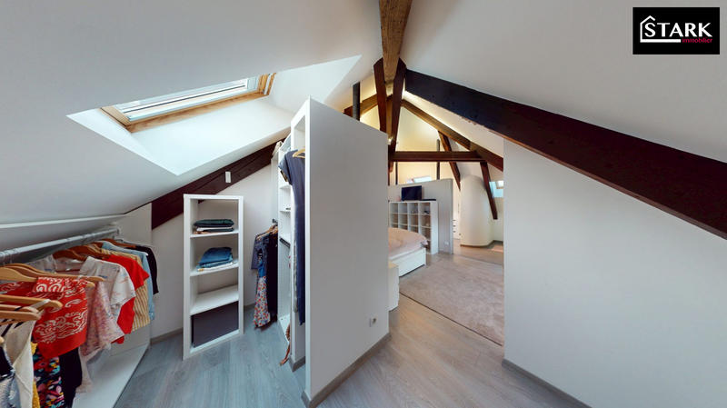 Maison - 263 m² - 9 pièces