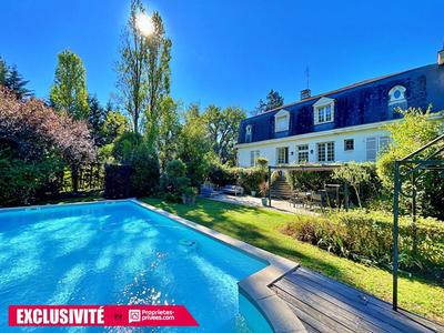 Propriété - 350 m² - 8 pièces